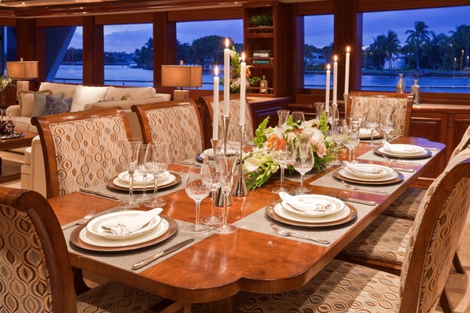 Yacht AMARULA SUN -   Formal Dining